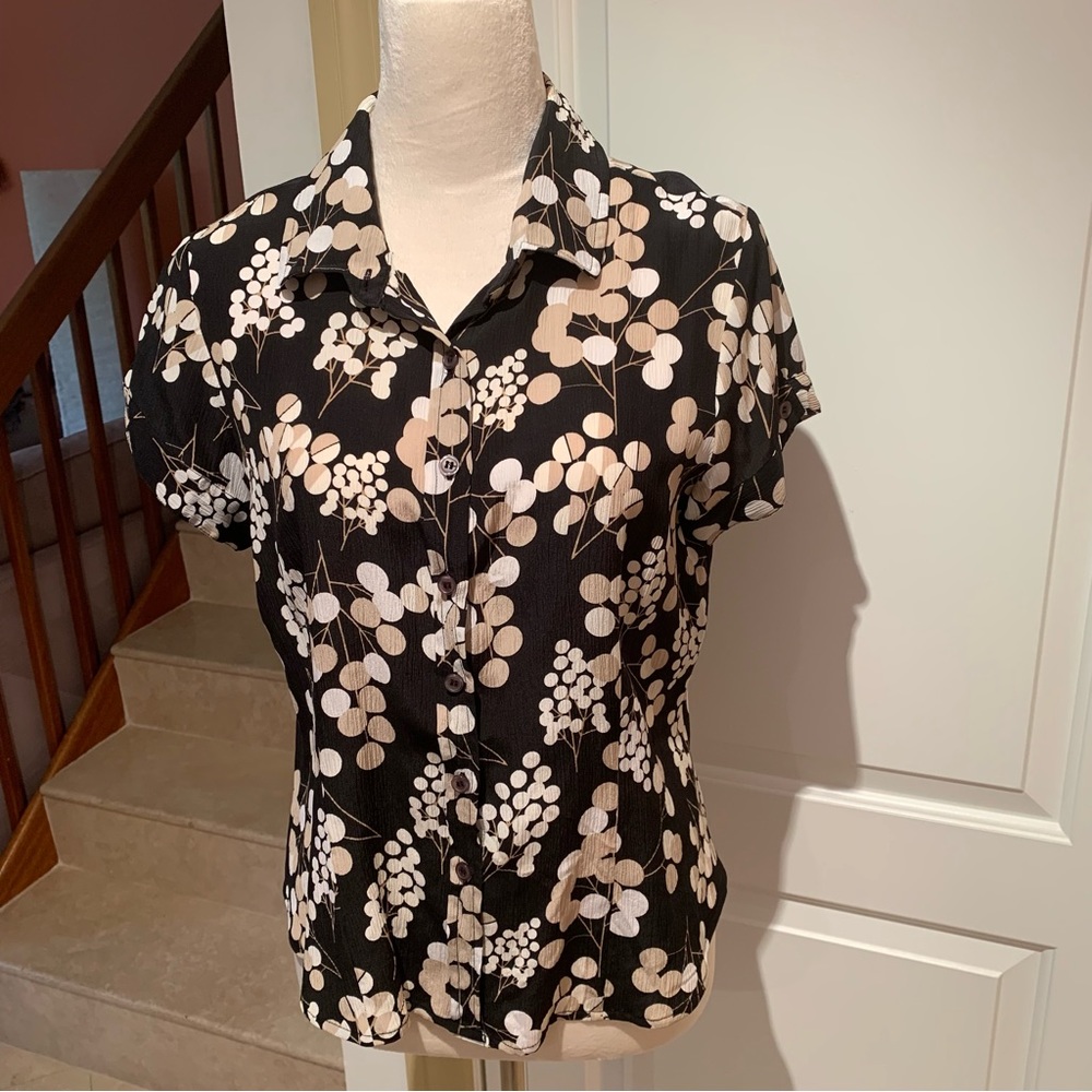 MOSSIMO. 100% Silk Shirt. Circular patterns in tan/white. Short sleeves.